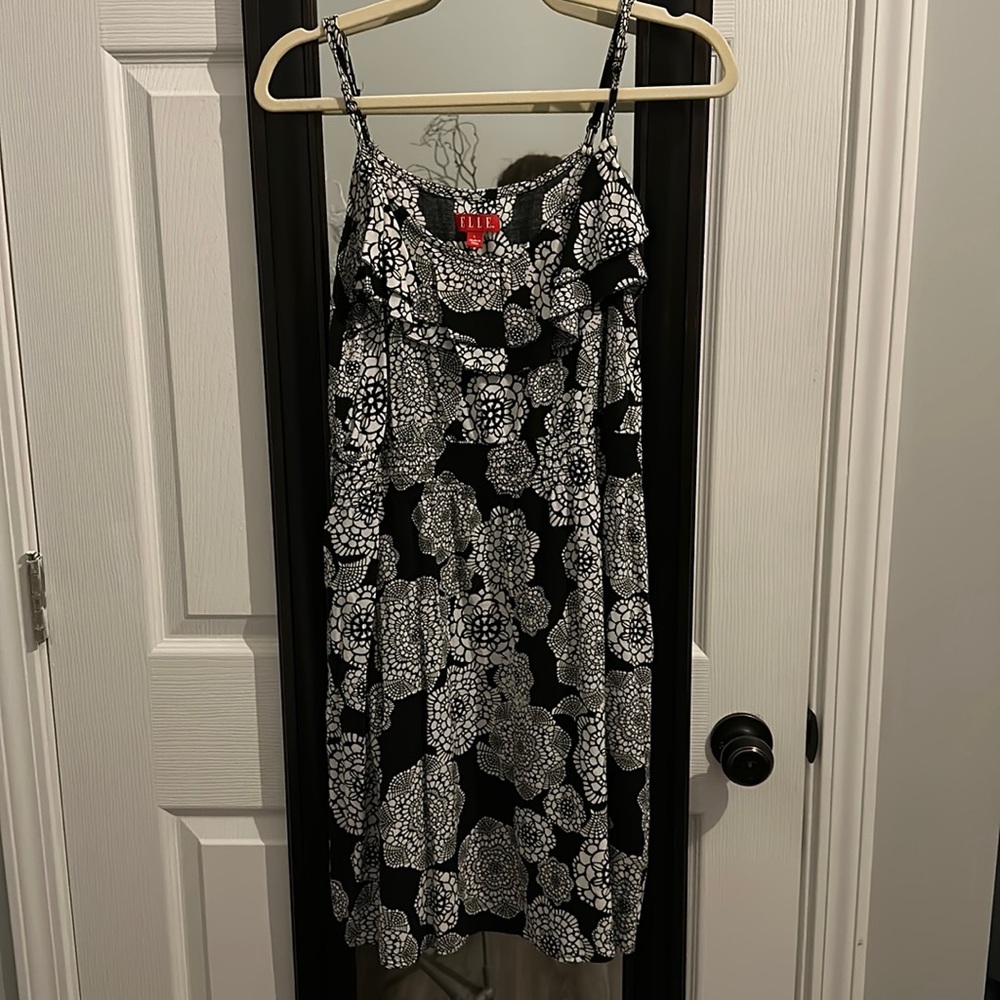 Elle womensblack and white dress Large